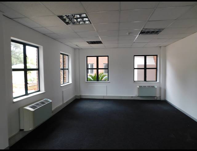 1,049M² OFFICE TO LET IN HYDE PARK